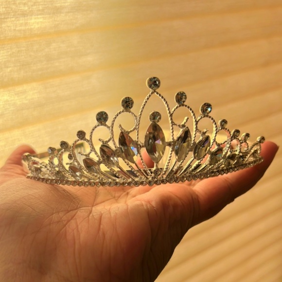 Sparkly Tiara - Picture 2 of 4
